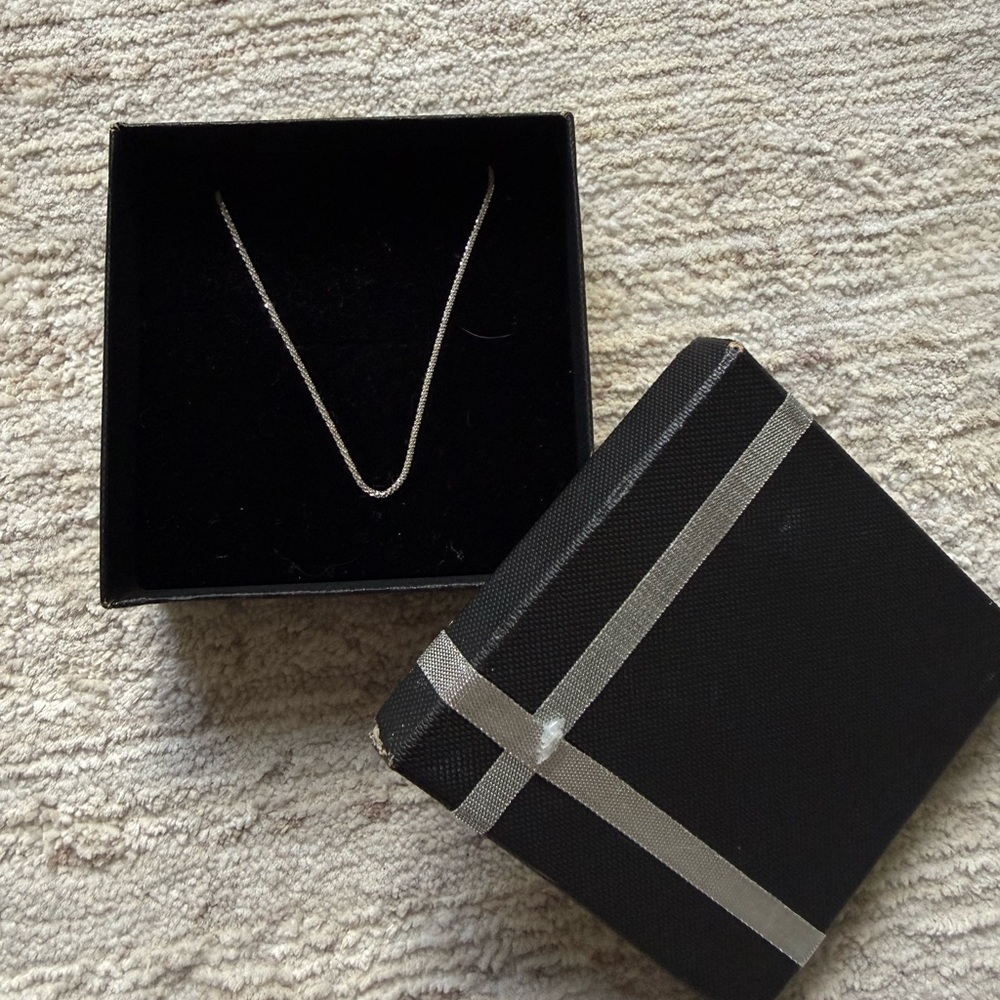Elegant Real Silver Necklace - Picture 3 of 5